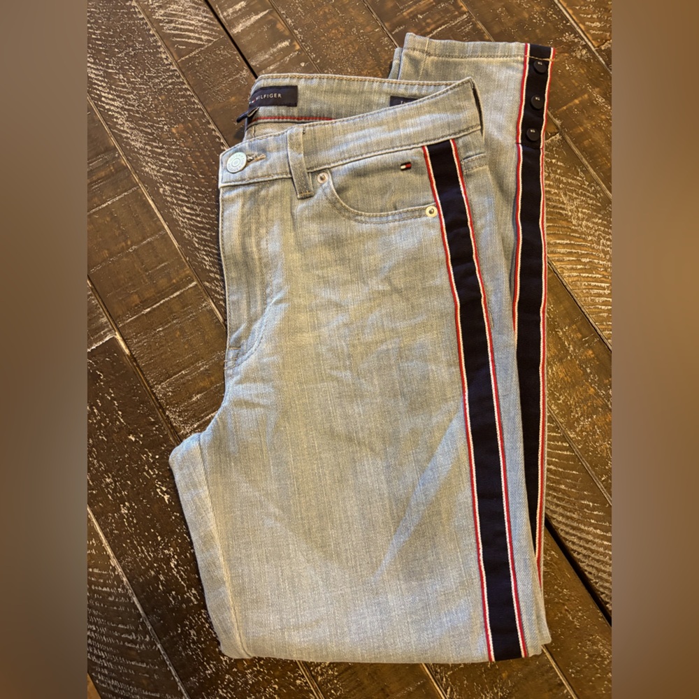 Vintage Tommy Hilfiger Light Wash Jeans with signature side Stripe😎